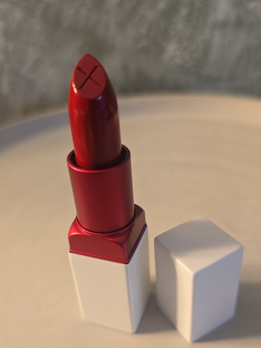 Smashbox Classic Red Cream Lipstick, Color Bawse NWOT - Picture 3 of 4